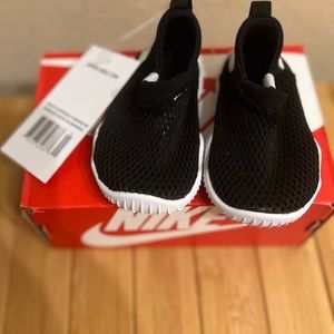 ****New***Nike Aqua Socks 360 Infant Size 3